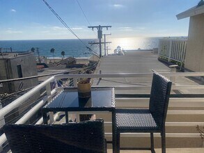 215 Moonstone St, Unit 215 in Manhattan Beach, CA - Building Photo - Building Photo
