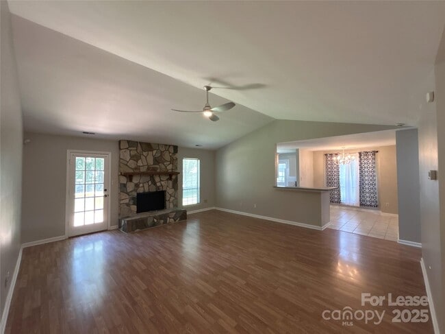 10722 Four Mile Crk Rd in Charlotte, NC - Building Photo - Building Photo