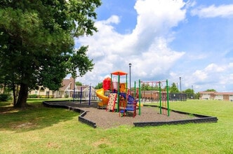 Village at the Arbors in Richmond, VA - Foto de edificio - Building Photo