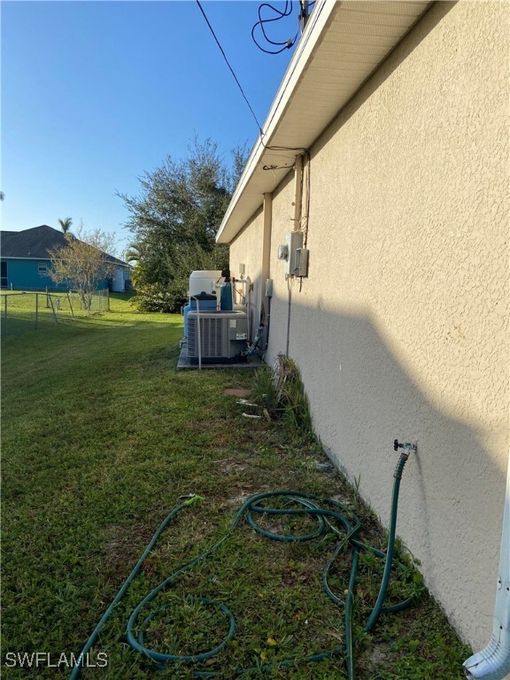 2850 NW 4th Terrace in Cape Coral, FL - Foto de edificio - Building Photo