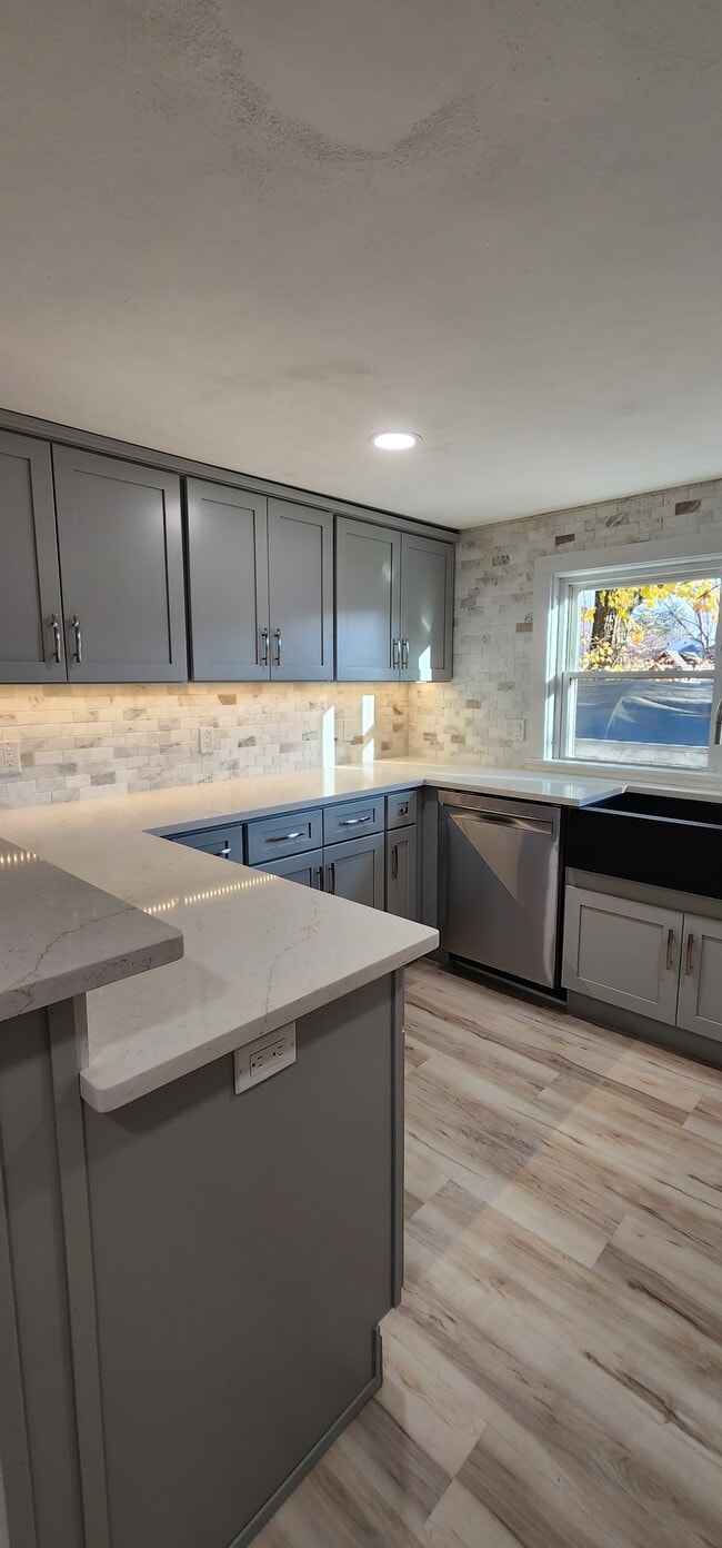 32 N Main St in Belchertown, MA - Foto de edificio - Building Photo