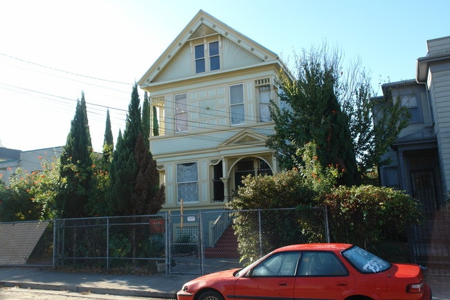 703-705 34th St in Oakland, CA - Foto de edificio - Building Photo