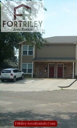 821 Cleary Dr in Junction City, KS - Foto de edificio