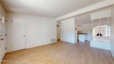 4553 Skylark Way in El Paso, TX - Building Photo - Building Photo
