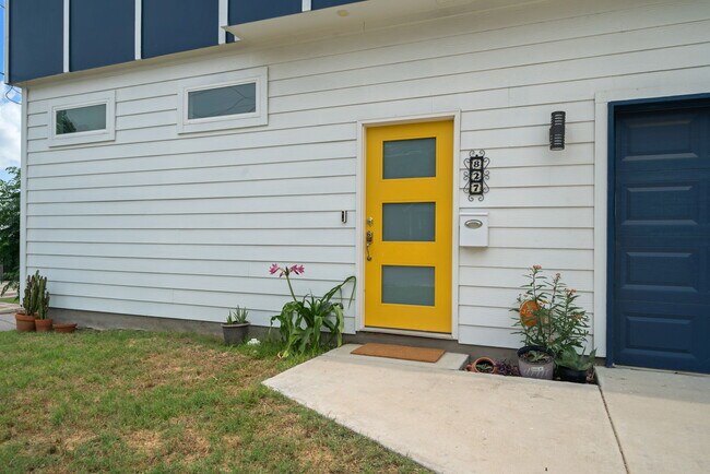 827 S Palmetto Ave in San Antonio, TX - Building Photo - Building Photo