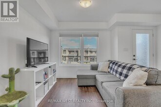 61 Fairlane Ave in Barrie, ON - Building Photo - Building Photo