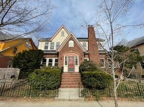 81 Dunster Rd in Boston, MA - Foto de edificio - Building Photo