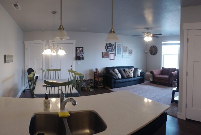 4234 McKellen Dr in Herriman, UT - Building Photo - Building Photo