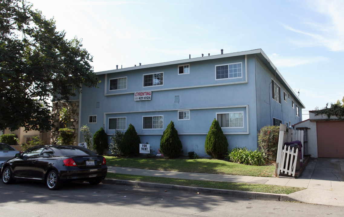 1081 Mira Mar Ave in Long Beach, CA - Building Photo