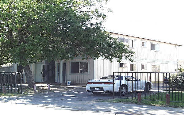 310 Fairbanks Ave in Sacramento, CA - Foto de edificio