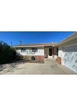 925 Charleston Ave in Modesto, CA - Building Photo - Building Photo