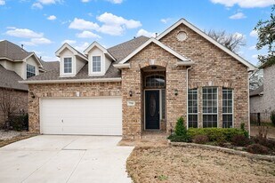7712 Lakecrest Cir in Irving, TX - Building Photo