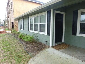 2231 Saxon Dr in Houston, TX - Building Photo - Building Photo