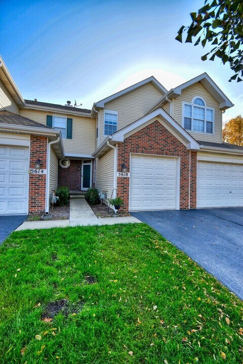 5618 Elizabeth Pl in Rolling Meadows, IL - Building Photo