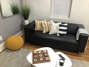 893 Parkway Ave, Unit Up in Ewing, NJ - Foto de edificio - Building Photo