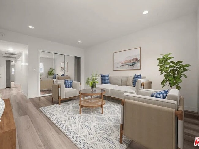 423 S Rexford Dr, Unit 202 in Beverly Hills, CA - Building Photo - Building Photo