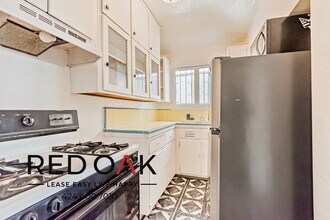 661 Cloverdale Ave in Los Angeles, CA - Building Photo - Building Photo