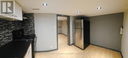 1 Columbine Ave in Toronto, ON - Building Photo - Building Photo