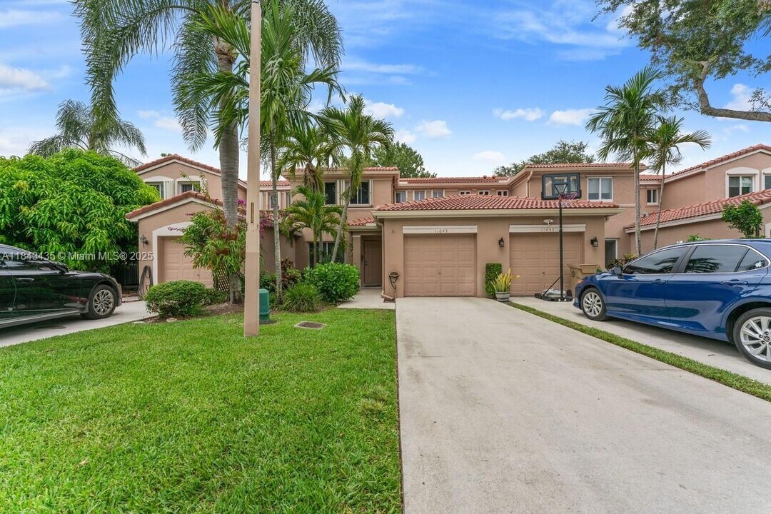 11045 SW 16th Manor in Davie, FL - Building Photo
