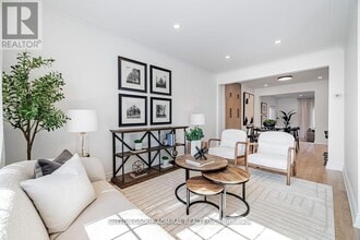 248 Sandringham Dr. in Toronto, ON - Building Photo - Building Photo