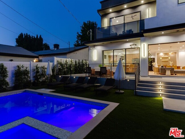 5929 Hesperia Ave in Los Angeles, CA - Building Photo - Building Photo