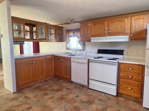 14876 Washington Rd in West Burlington, IA - Building Photo - Building Photo