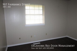 907 Fairbanks St in Yukon, OK - Building Photo - Building Photo