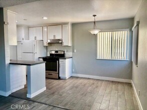 17132 Emerald Ln, Unit D in Huntington Beach, CA - Building Photo - Building Photo