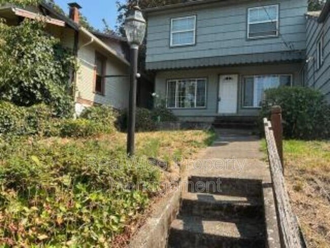 property at 1639 SE Main St