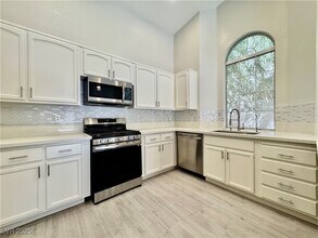24 Myrtle Beach Dr in Henderson, NV - Building Photo - Building Photo