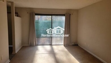 7560 Taylor Rd in Riverdale, GA - Foto de edificio - Building Photo