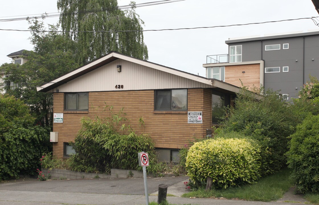 420 E Harrison St in Seattle, WA - Foto de edificio