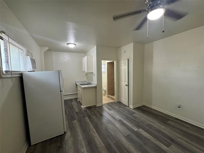 property at 2705 Lorraine St