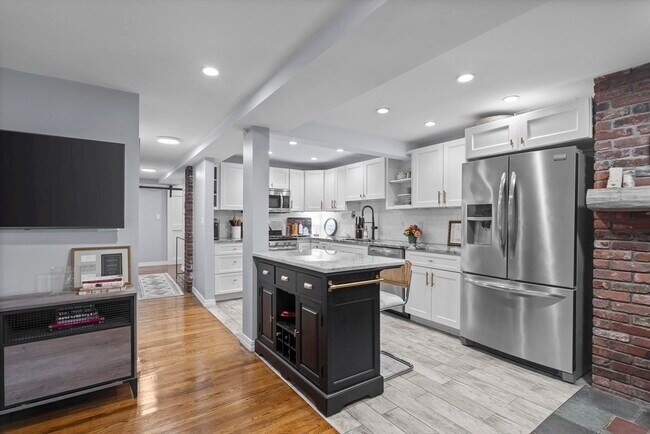 17 Middle St in Boston, MA - Building Photo - Building Photo