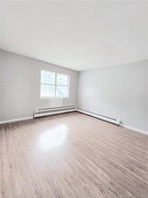 81 Angel Dr in Waterbury, CT - Building Photo - Building Photo