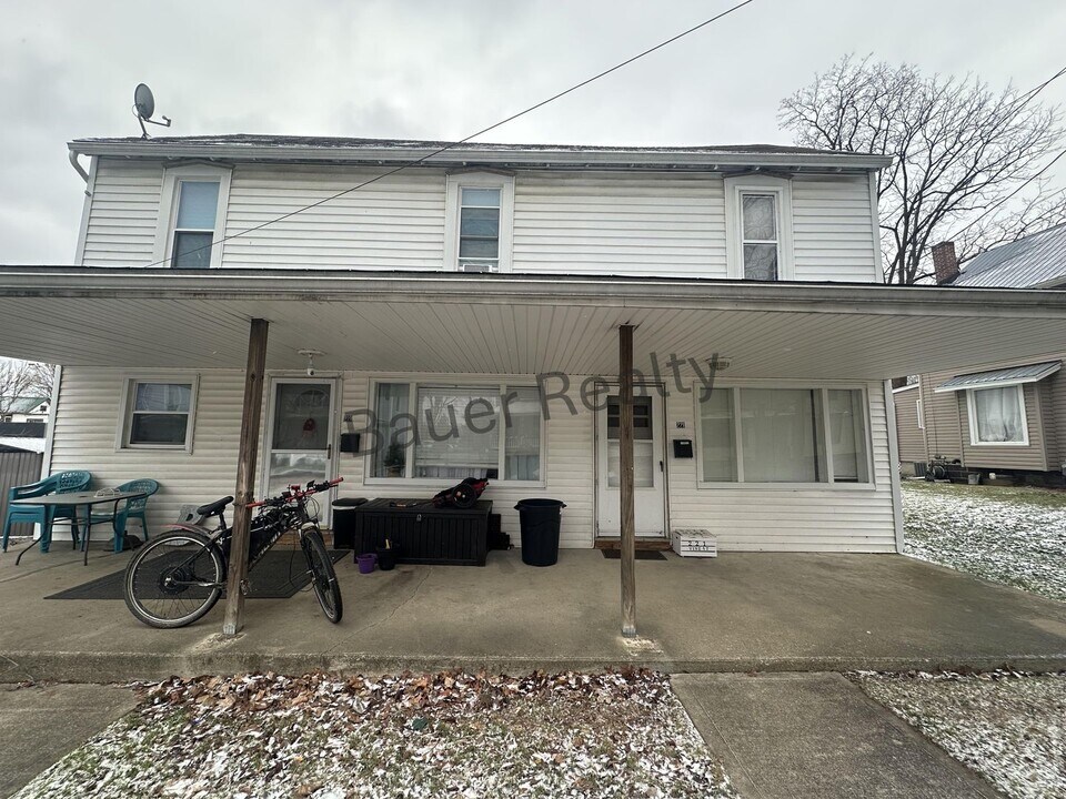 219-221-221 Vine St in Ashland, OH - Building Photo