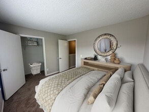 The Village at Crestview Apartments in Madison, TN - Foto de edificio - Building Photo