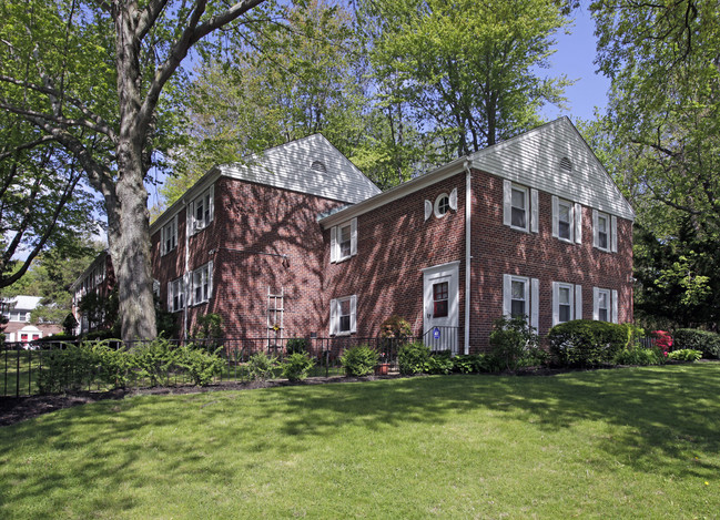 Willowmere Court Apartments in Montclair, NJ - Foto de edificio - Building Photo