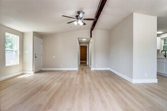 2406 White Oak Trail in Granbury, TX - Building Photo - Building Photo