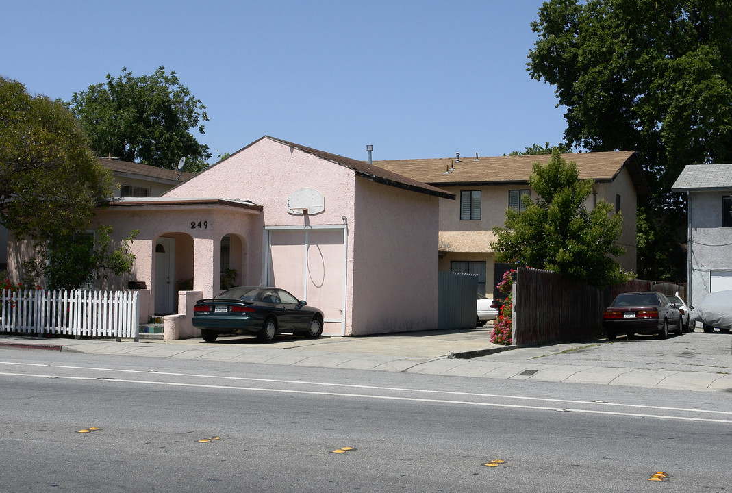 249 5th Ave in Redwood City, CA - Building Photo