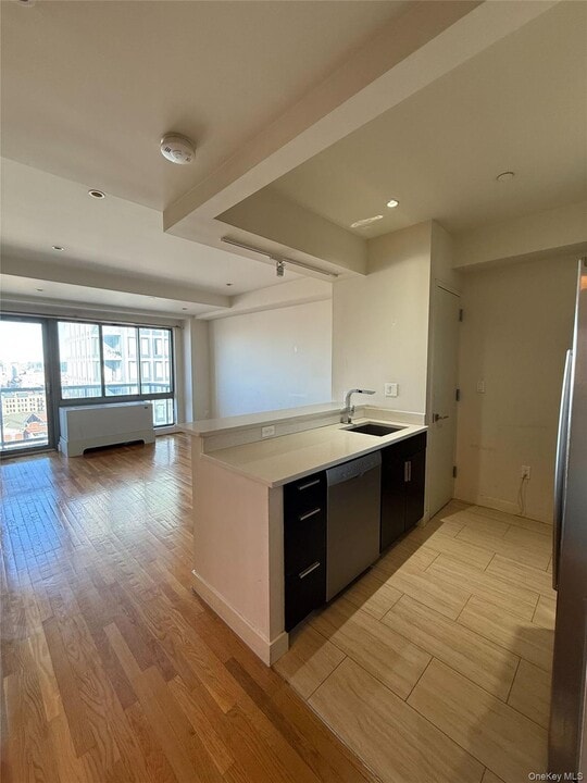 42-35 Main St in Queens, NY - Building Photo