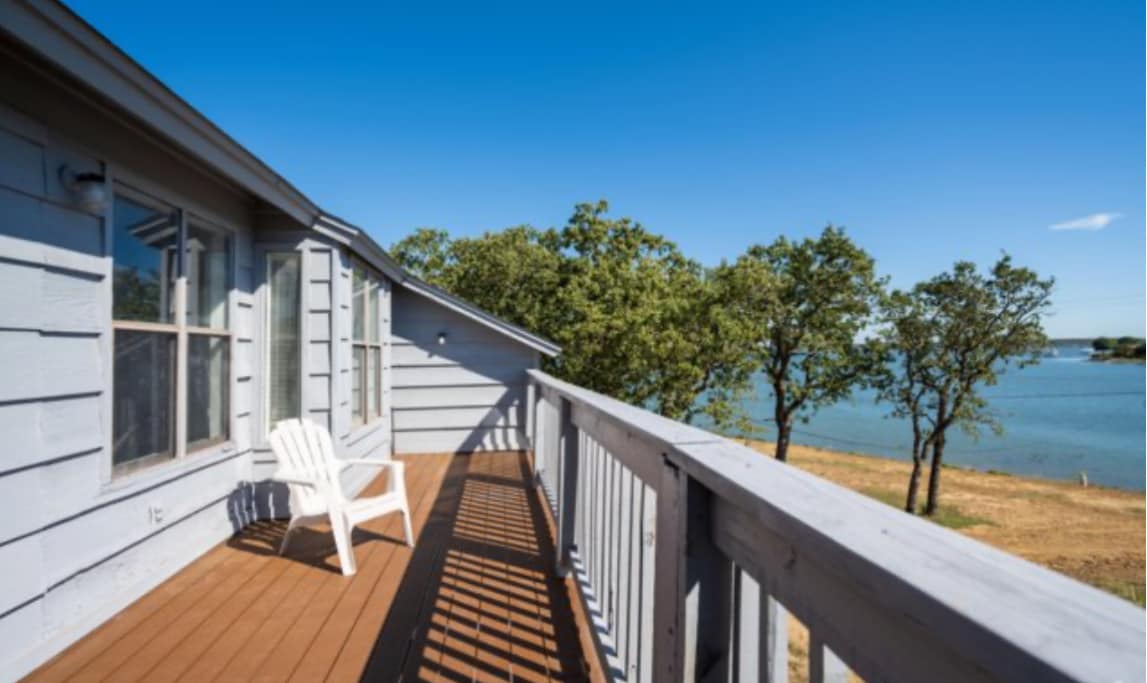 Westwind Manor in Runaway Bay, TX - Foto de edificio