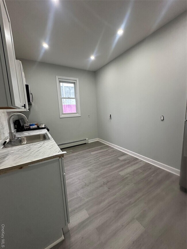 1761 New York Ave in Huntington Station, NY - Building Photo - Building Photo