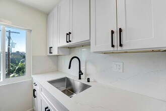 8741-8743 Shoreham in West Hollywood, CA - Building Photo - Building Photo