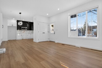 13538-110A 110a Ave NW in Edmonton, AB - Building Photo - Building Photo