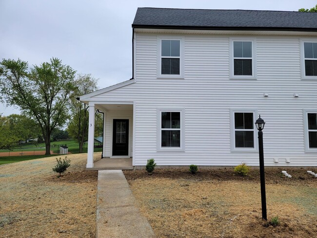 2058 Main St in Lititz, PA - Foto de edificio - Building Photo