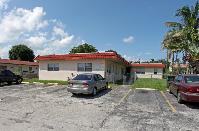 161 NW 40th Ct in Oakland Park, FL - Building Photo - Building Photo