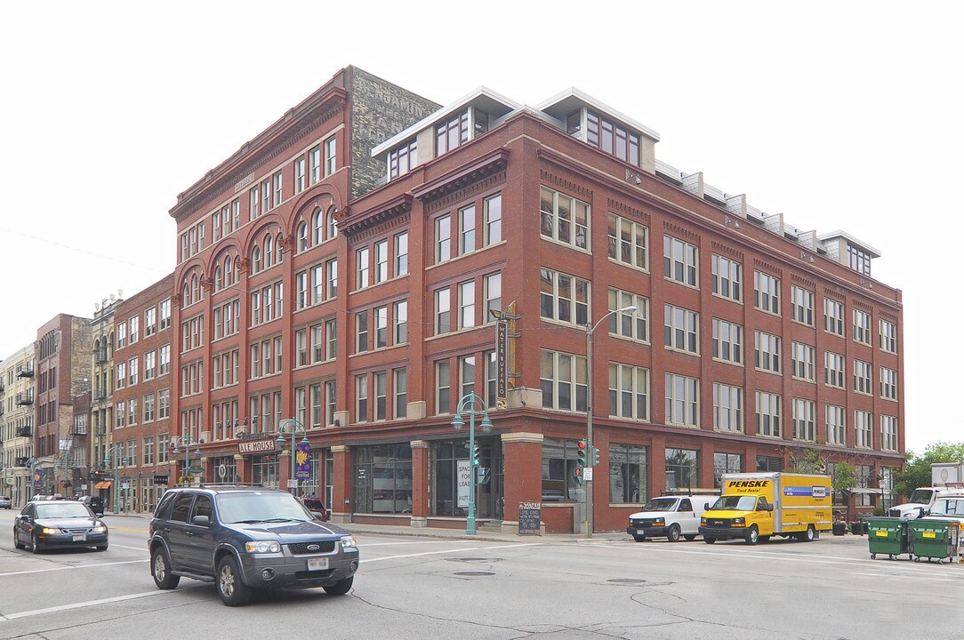 Riverview Lofts in Milwaukee, WI - Foto de edificio