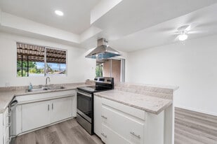 1801 Greenleaf St, Unit #14 in Santa Ana, CA - Building Photo