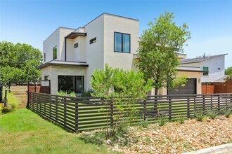 2010 Meadowridge Dr in Austin, TX - Building Photo - Building Photo